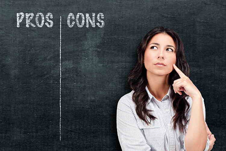 woman-pros-cons-thinking