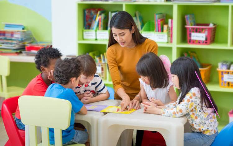 woman-children-school-teacher